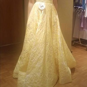 Yellow prom gown